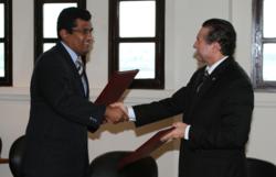 CATHALAC Director General Emilio Sempris (left) shakes hands with His Excellency Roberto C. Henriquez, Chancellor of Panama